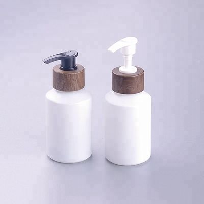 l'épaule 200ml oblique a enduit les pots cosmétiques en bambou en verre blanc du chapeau en bois