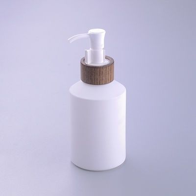 l'épaule 200ml oblique a enduit les pots cosmétiques en bambou en verre blanc du chapeau en bois