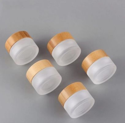 Le cosmétique vide rond en verre cogne l'emballage cosmétique en bambou naturel de conteneur