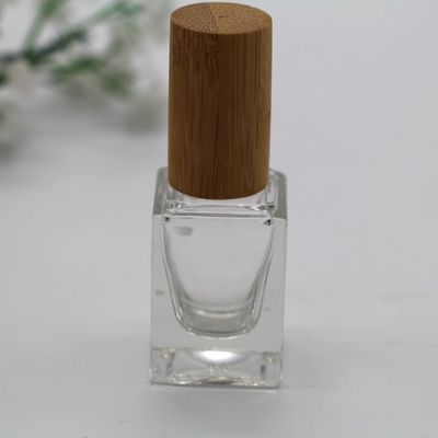 le chapeau en bambou de bouteille carrée de vernis à ongles composent la bouteille vide cosmétique de bouteille en verre
