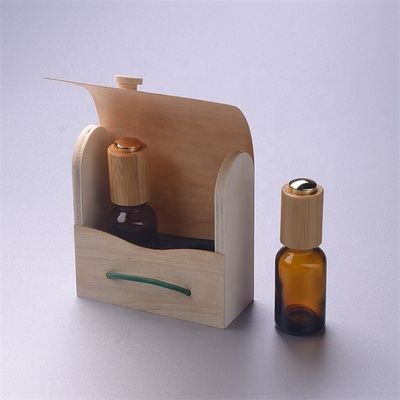 Bouteille en verre d'huile essentielle avec la boîte en bambou de compte-gouttes résistant en bambou d'enfant