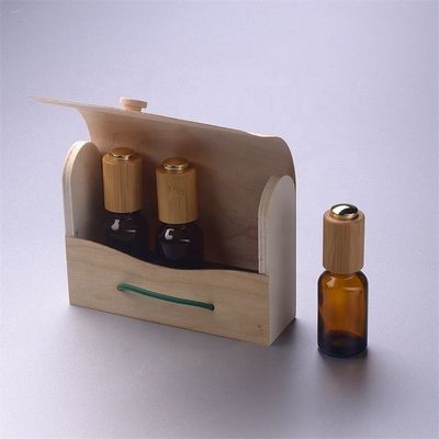 Bouteille en verre d'huile essentielle avec la boîte en bambou de compte-gouttes résistant en bambou d'enfant