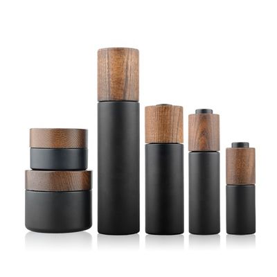 Nouveau chapeau en bambou en bois développé autour de Violet Glass Bottle foncée avec la pompe de lotion