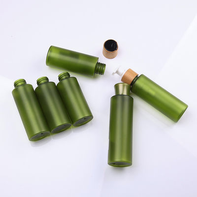 Emballage cosmétique en bambou de soins de la peau écologiques avec la bouteille verte d'ANIMAL FAMILIER
