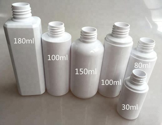 Le cosmétique en plastique d'ANIMAL FAMILIER place la bouteille d'eau de soins de la peau de bouteille avec le chapeau en bambou en bois