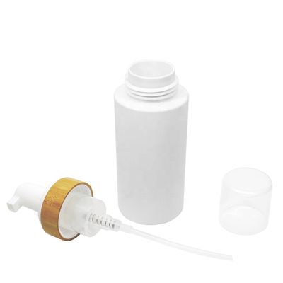 Pompe de mousse de savon de liquide du cosmétique 43mm avec le bambou pour la bouteille qui respecte Envoironmet