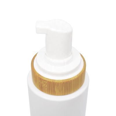 Pompe de mousse de savon de liquide du cosmétique 43mm avec le bambou pour la bouteille qui respecte Envoironmet