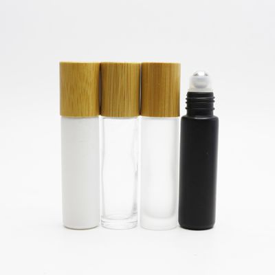 le petit pain cosmétique en bambou de 5ml 10ml sur les bouteilles en verre d'huile essentielle parfument adapté aux besoins du client